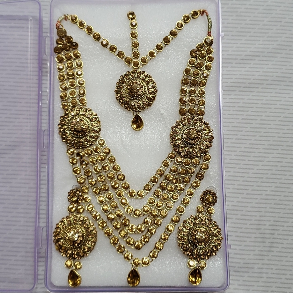 Gold bridal set